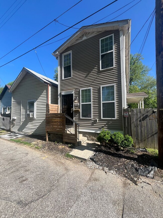 Primary Photo - Gorgeous Fully Renovated 4 br/2 bath!