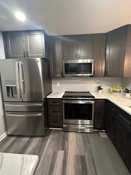 Building Photo - 220 Jennifer Ct