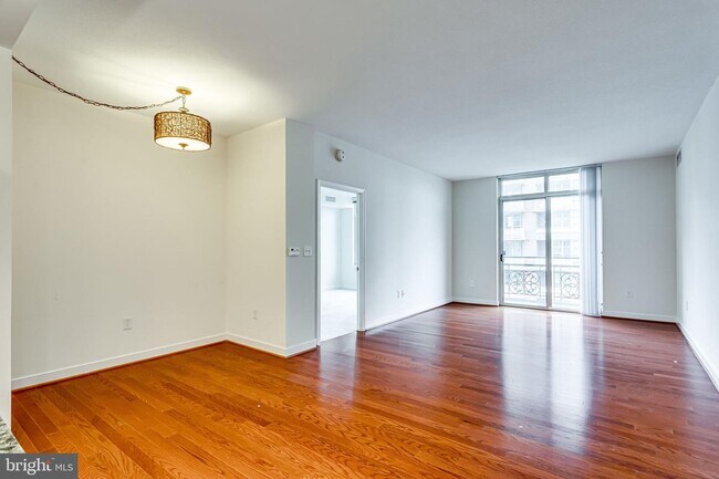 Building Photo - 155 Potomac Passage