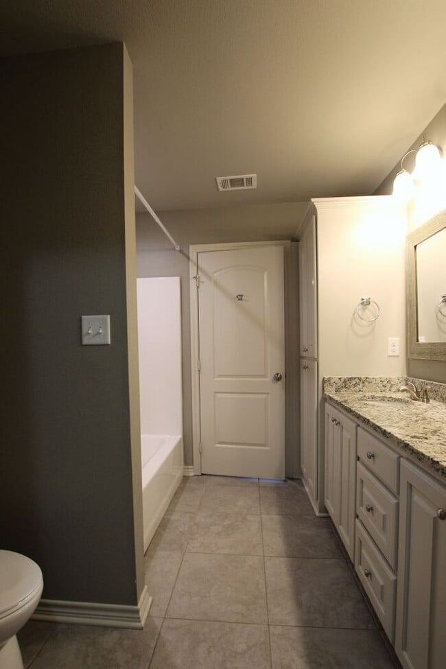 Building Photo - Beautiful 2 Bedroom, 2 Bathroom Townhome in South Tyler – Whitehouse ISD!