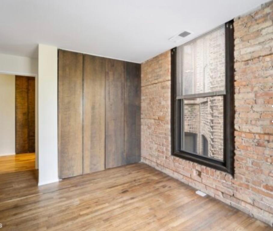Building Photo - 602 W Surf St