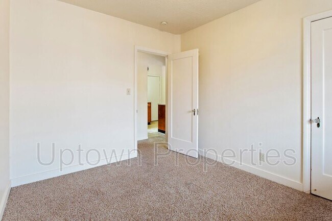Building Photo - 1322 NE 68th Ave