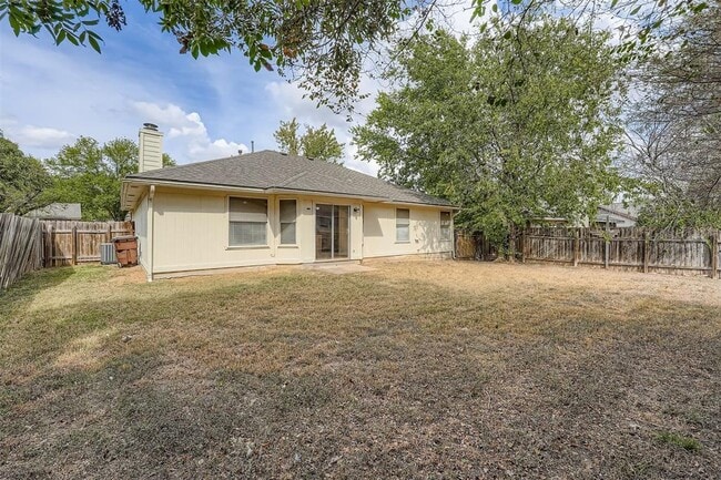 Building Photo - 1609 Honeysuckle Ln