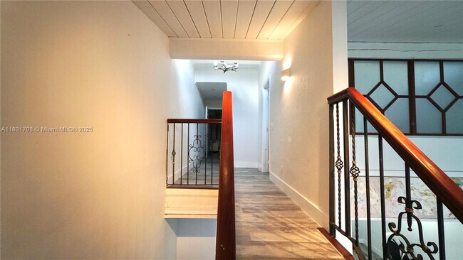Building Photo - 741 E Coco Plum Cir
