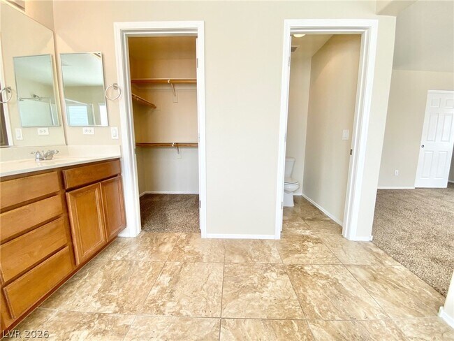 Building Photo - 1015 Maple Pines Ave