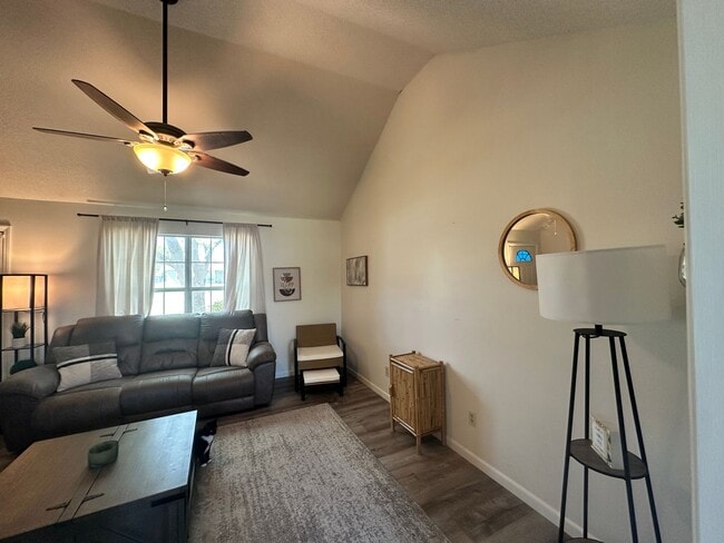 Building Photo - Home in Heatherwoods S/D