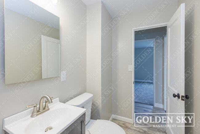 Building Photo - 2312 S Pershing Dr