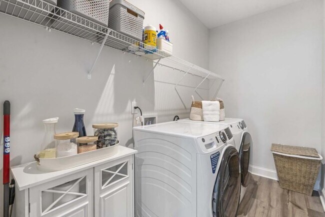 Building Photo - 2595 Whistler Wy NE