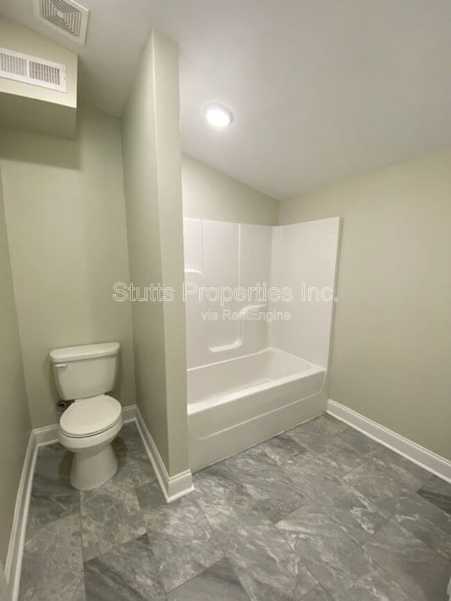 Building Photo - 602 E Mobile St