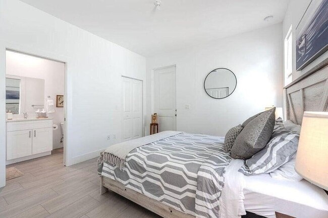 Building Photo - 2615 Hiawatha Ave