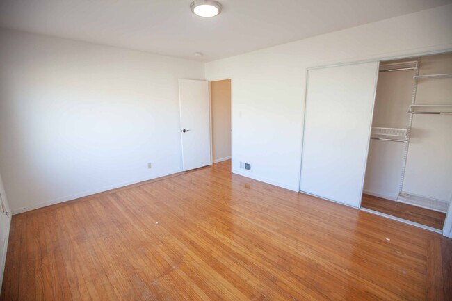 Building Photo - 620