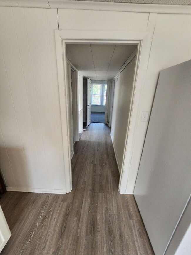 Building Photo - 1122 Larchmont Ave