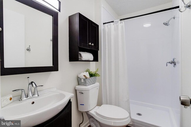 Building Photo - 8522 Pine Run Ct