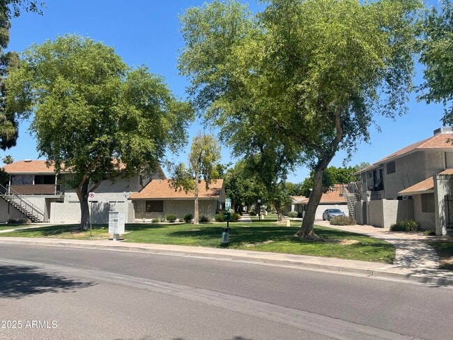 Building Photo - 1023 N Granite Reef Rd