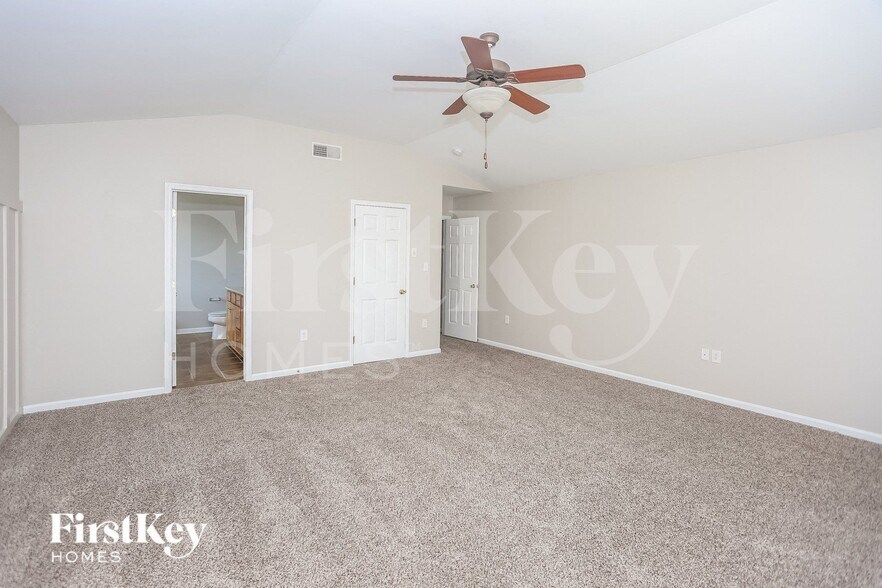 Building Photo - 2300 Silver Run Dr