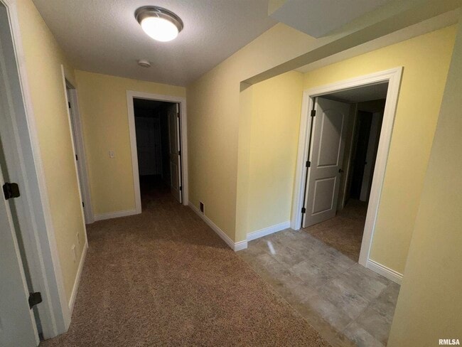 Building Photo - 3011 Belmont Pl