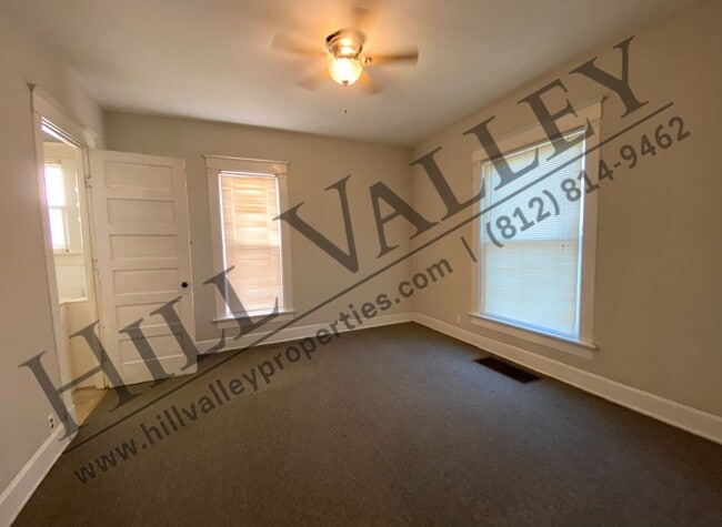 Building Photo - Two Bed, 1 1/2 Bath Home