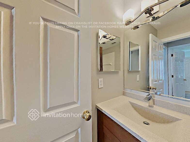 Building Photo - 8346 Lakemont Dr