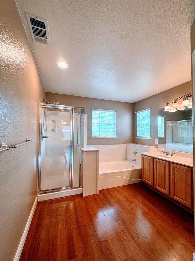 Building Photo - 477 Fisher Cir