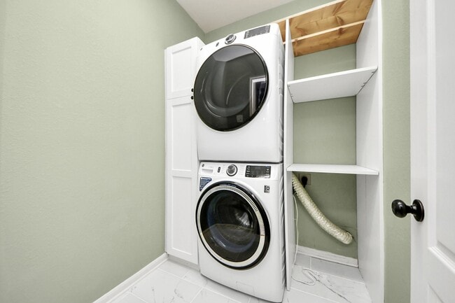 Building Photo - 17010 Upper Ridge Ln