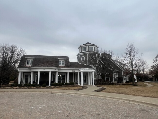 Building Photo - 285 Lakeshore Dr