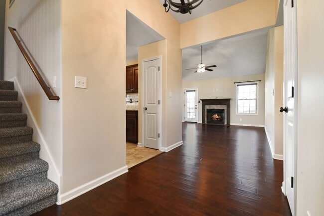 Building Photo - Pet Friendly Three Bedroom with Bonus!