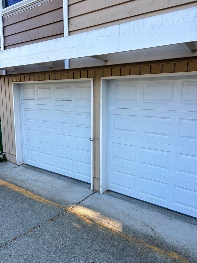 Building Photo - Gorgeous 4-Bd House | Huge Deck, Huge Fenced Yard, & Bonus Room!