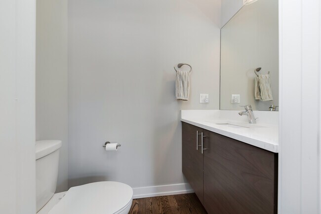 Building Photo - 1025 Walnut Wy