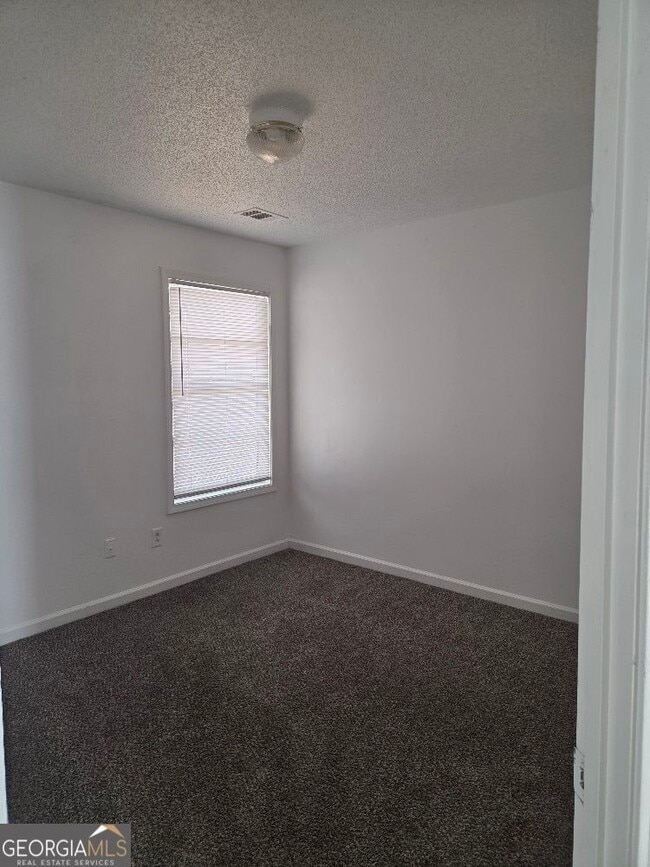 Building Photo - 7146 Ravenwood Ln