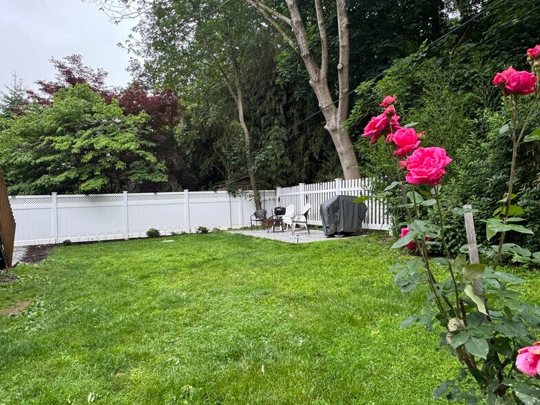 Building Photo - 55 Wetmore Ave