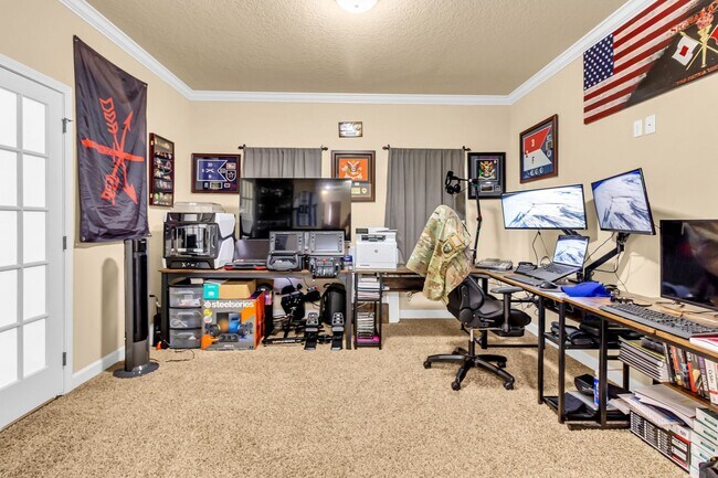 Building Photo - 5 Bedrooms in Crestview!!