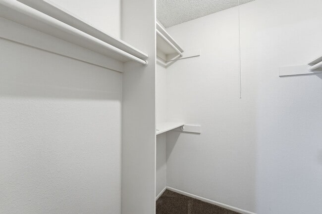 Building Photo - Beautiful 3-Bedroom Townhome in Northern Manor West