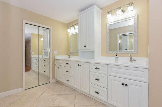 Building Photo - 11 Atrium Cir