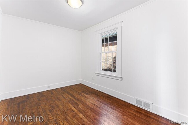 Building Photo - 1076 N Rademacher St