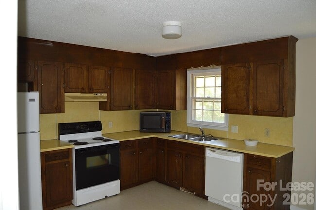 Building Photo - 221 Kelly St