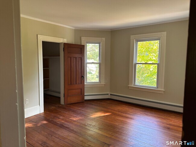 Building Photo - 380 N Main St