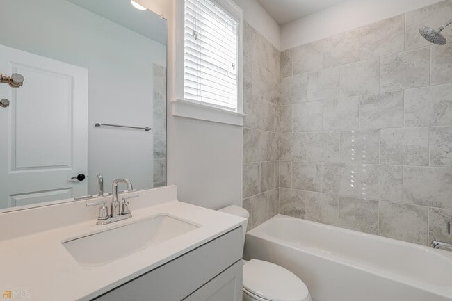 Building Photo - 322 Caledonia Ct