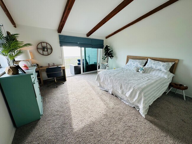 Building Photo - 12274 1st St W