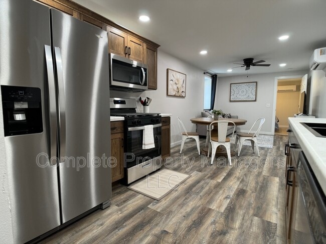 Building Photo - 423 Adams Ave