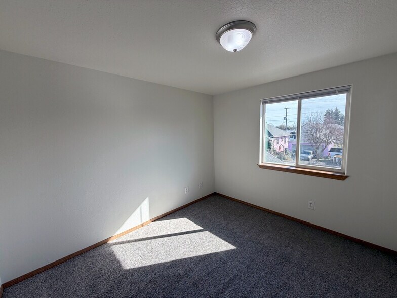 Building Photo - 1139 2nd St NW