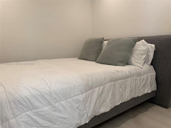 Building Photo - 1849 S Ocean Dr