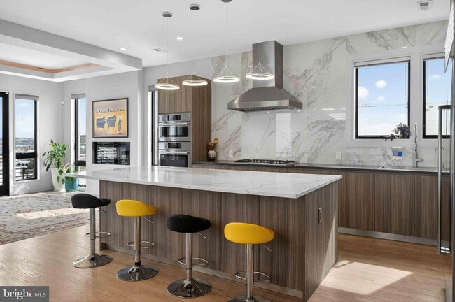 Building Photo - 911 S Oak St