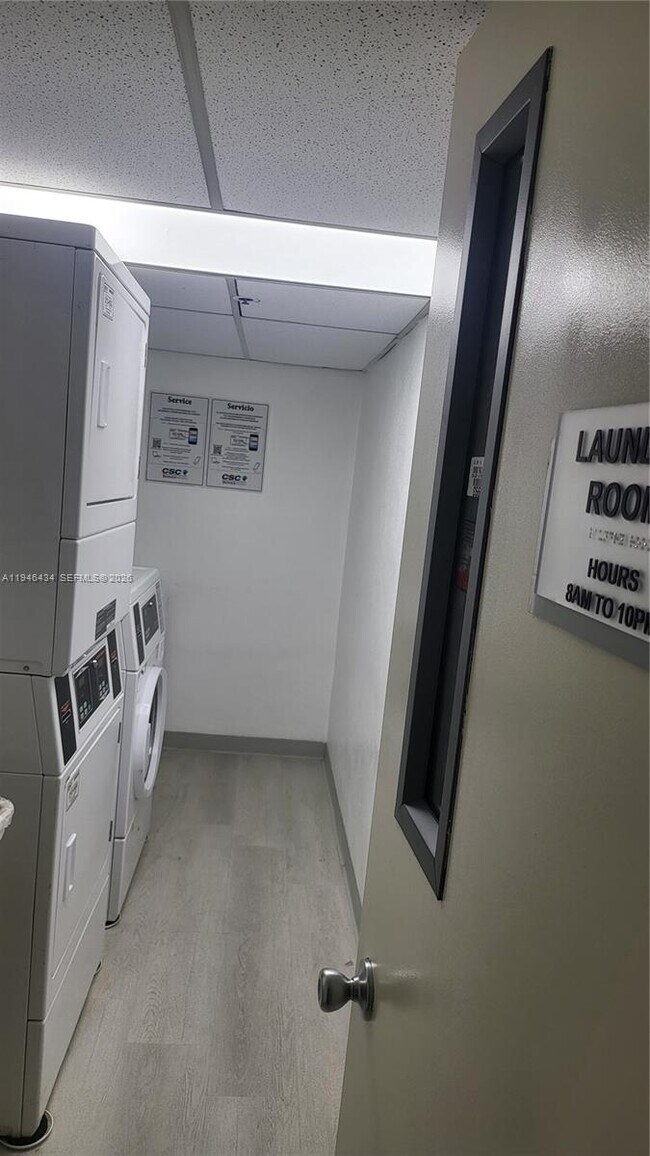 Building Photo - 7601 E Treasure Dr