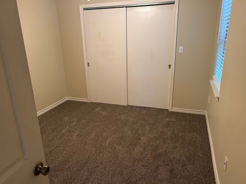 Bedroom 1 - 112 Tawakoni Trl