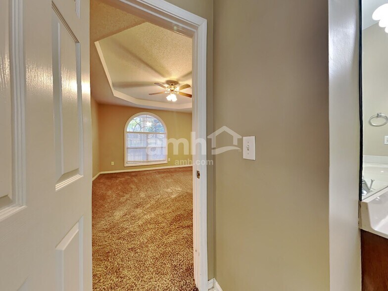 Building Photo - 2020 Foster Dr