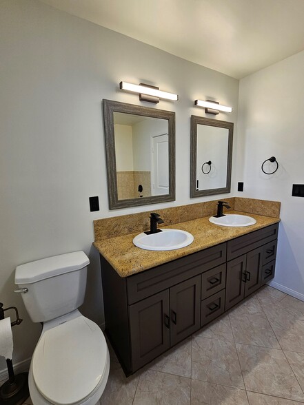 Building Photo - 2942 Midvale Ave