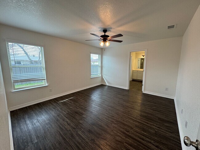 Building Photo - 1417 E Jasper Dr