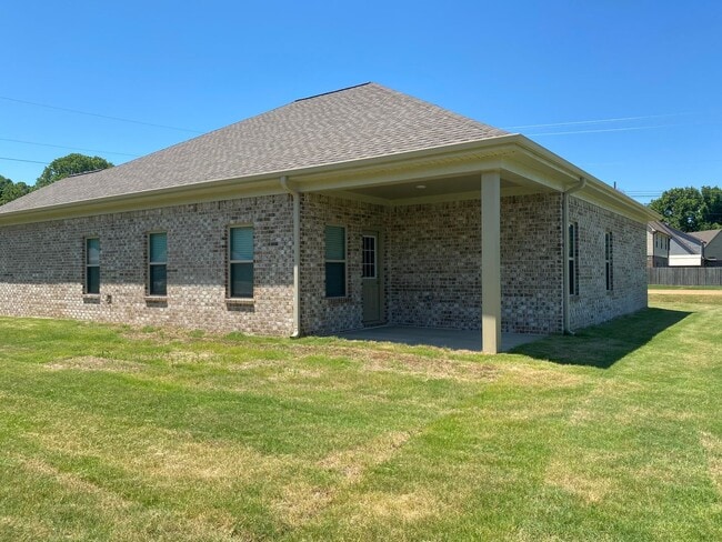 Building Photo - 4 bed, 2 bath in Atoka built in 2022