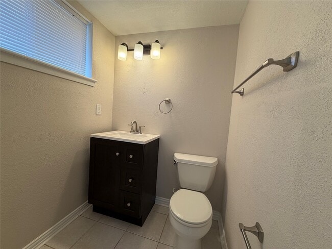 Building Photo - 9227 Vanwood St