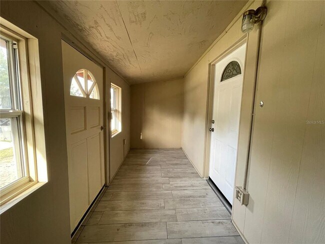 Building Photo - 301 W Lyman Ave